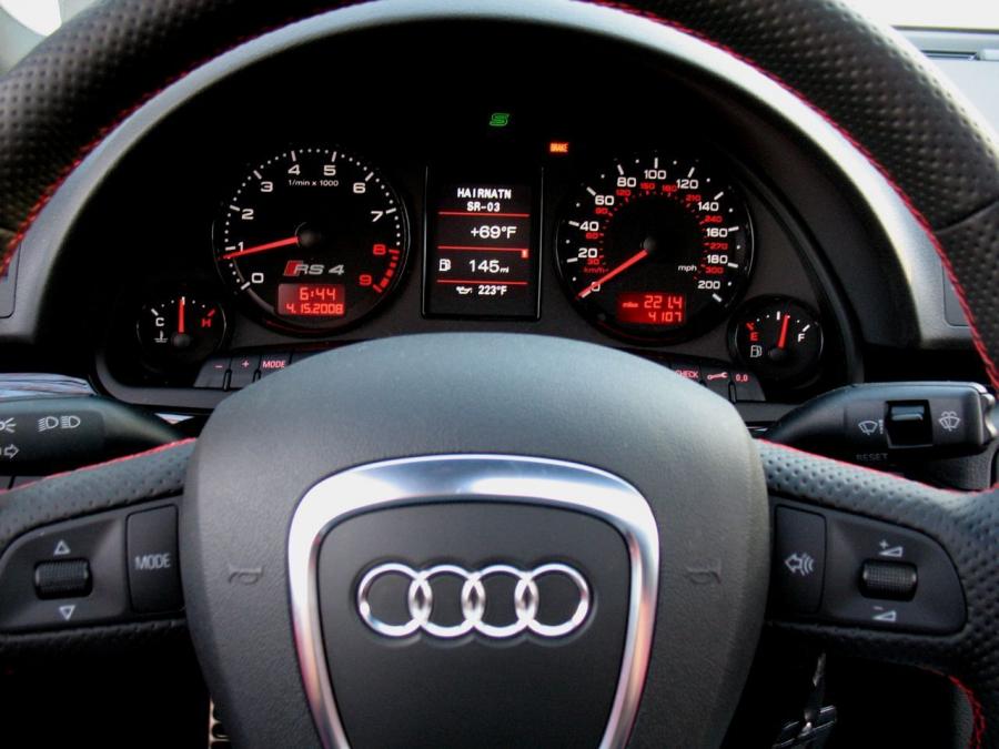Панель приборов Audi RS4 Sedan (B7, 8E) 2005 года  (NA) (фото 28 из 45)